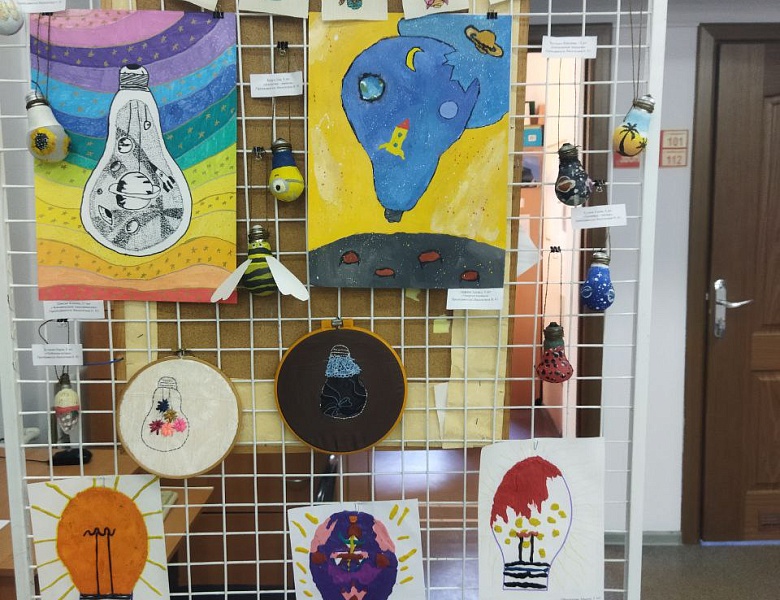 23 сентября 2023 года мини-выставка работ учащихся творческих объединений ДДТ "Родник" в рамках проекта #вместеярче посвященного экологии и энергосбережению.