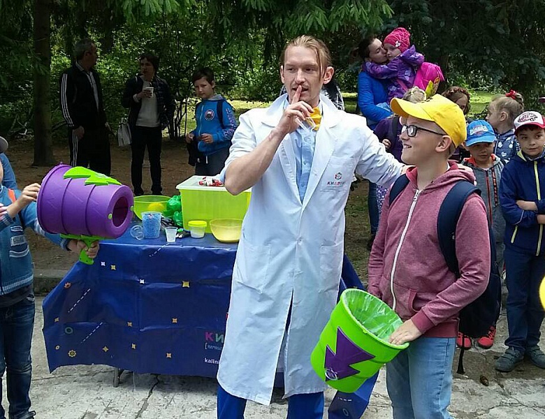 Научный эксперимент по изготовлению жвачки. Лагерь "РоботИкс"