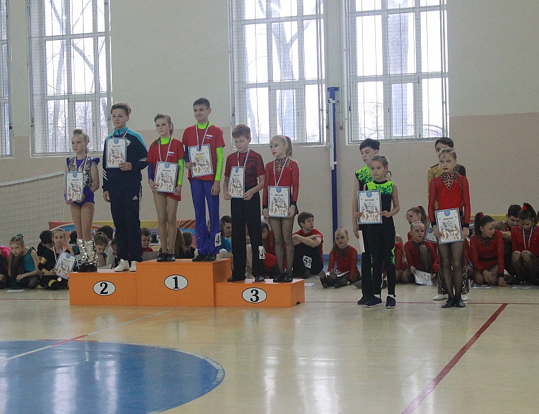 Соревнования по акробатическому рок-н-роллу.