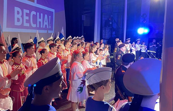 18 марта в «Доме искусств» состоялся праздничный концерт «Русская весна» в честь воссоединения Крыма с Россией