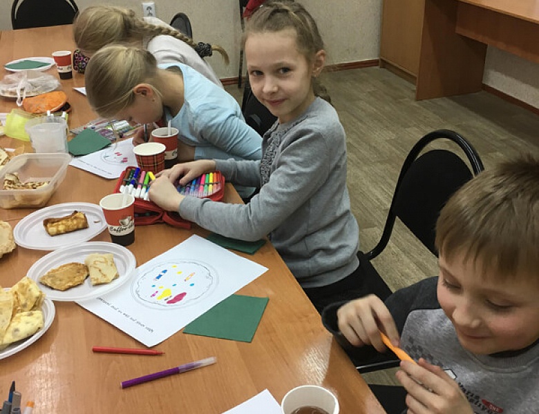 Широкая масленица может быть и в узкой, но дружелюбной компании!