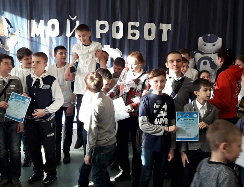 Первое место за нами 