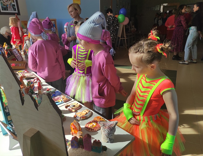 18 марта 2022 года в МАОУ гимназии № 22 состоялась церемония награждения победителей муниципального этапа конкурсов профессионального мастерства «Учитель года», «Воспитатель года», «Педагогический дебют».