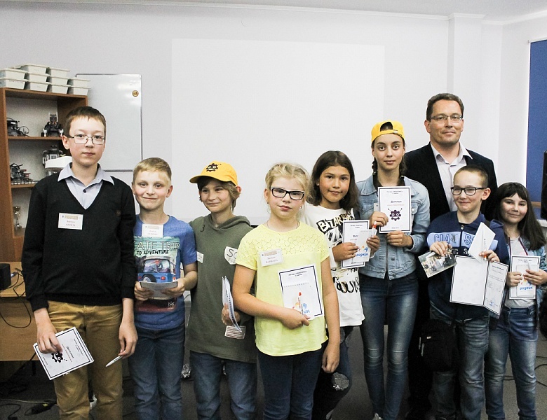 22 июня состоялся выпускной первой смены лагерей «РоботИкс» и «Косморобо». 