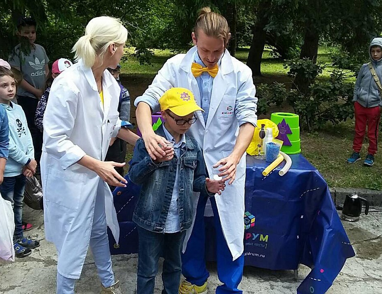 Научный эксперимент по изготовлению жвачки. Лагерь "РоботИкс"