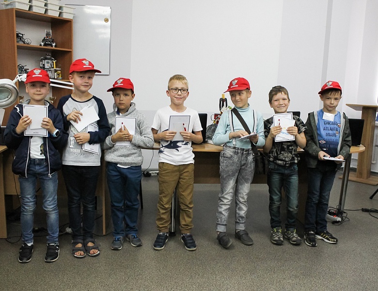 22 июня состоялся выпускной первой смены лагерей «РоботИкс» и «Косморобо». 