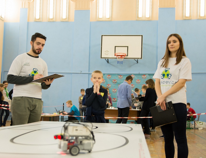 Подведены итоги городского чемпионата по робототехнике «Робоквест 2017»