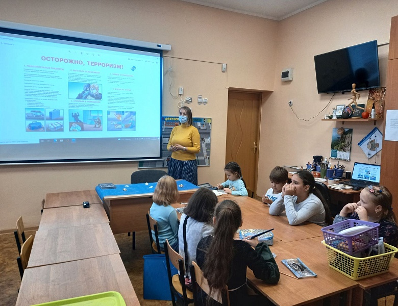 «Уметь, предвидеть, защитить»: в Доме детского творчества «Родник» прошла Неделя антитеррористической безопасности.