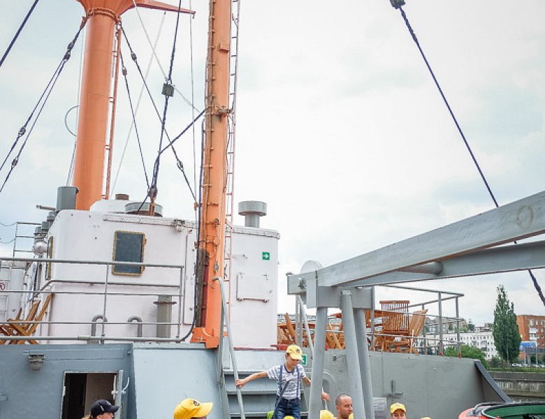 Ребята из «РоботИкс» посетили маяк «Ирбенский» в Музее Мирового океана.