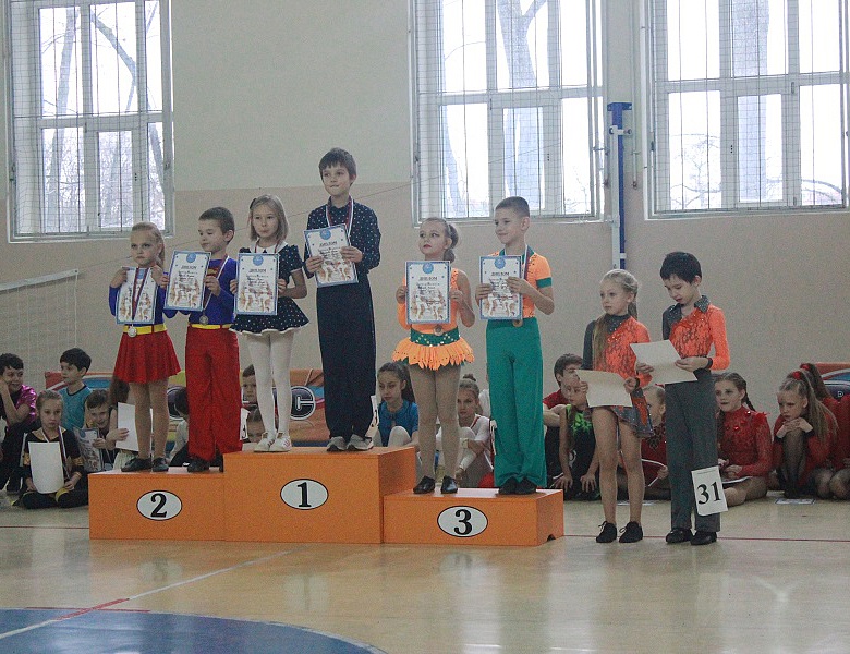 Соревнования по акробатическому рок-н-роллу.