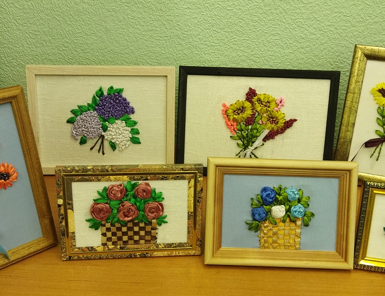 В предверии празднования Дня матери, в коллективе «Школа творчества», прошла выставка «Букет для мамы!»