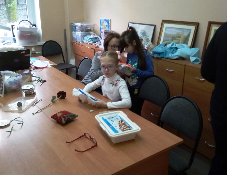 Почему дверь моего кабинета открыта?