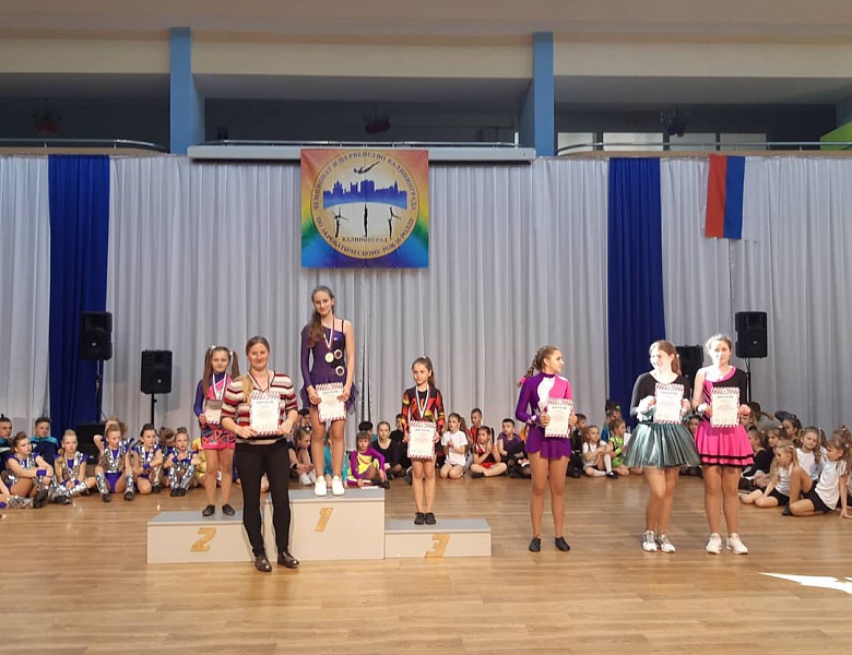 30 апреля в Калининграде прошли последние в этом сезоне официальные соревнования по акробатическому рок-н-роллу