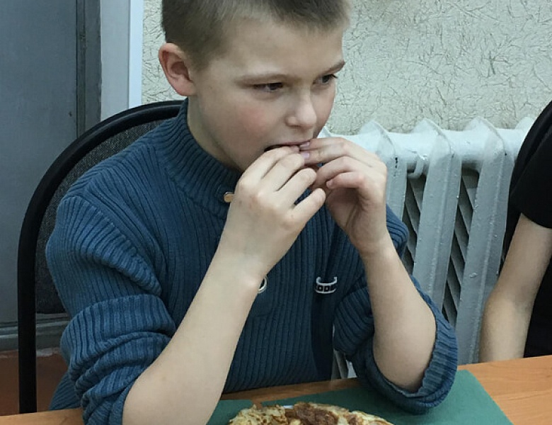 Широкая масленица может быть и в узкой, но дружелюбной компании!