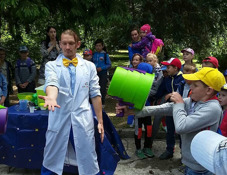 Научный эксперимент по изготовлению жвачки. Лагерь "РоботИкс"