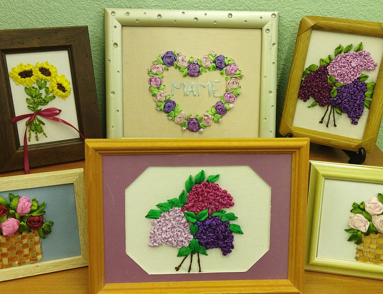 В предверии празднования Дня матери, в коллективе «Школа творчества», прошла выставка «Букет для мамы!»