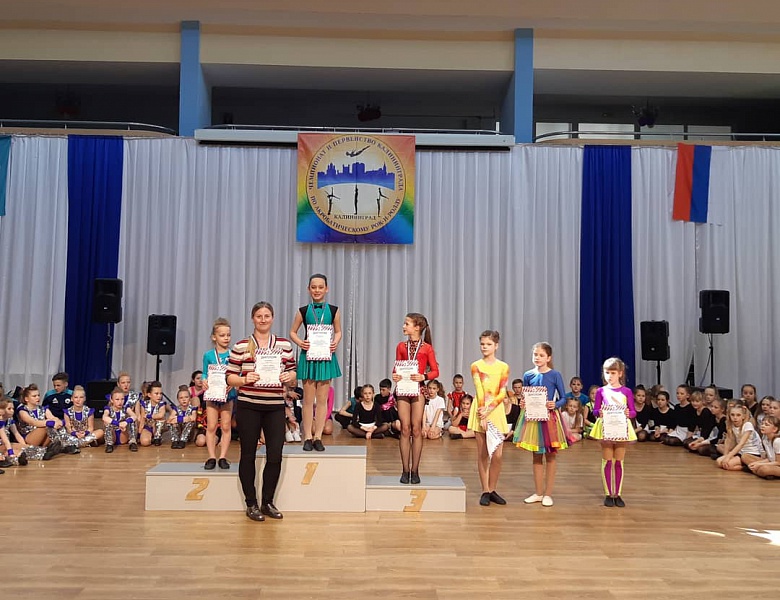 30 апреля в Калининграде прошли последние в этом сезоне официальные соревнования по акробатическому рок-н-роллу