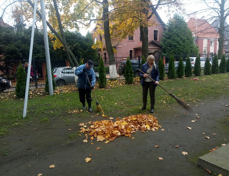 Результат субботника: чисто, красиво, зелено!