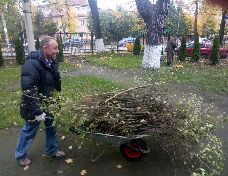 Результат субботника: чисто, красиво, зелено!