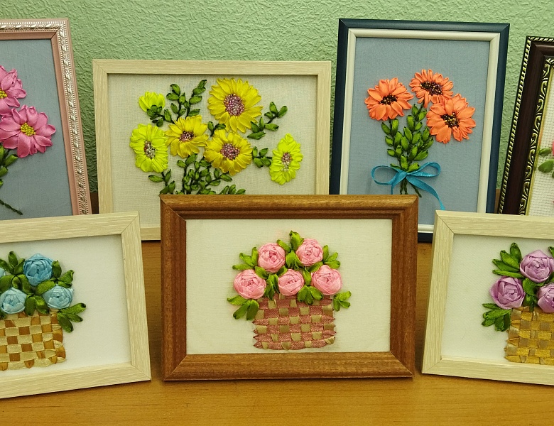 В предверии празднования Дня матери, в коллективе «Школа творчества», прошла выставка «Букет для мамы!»