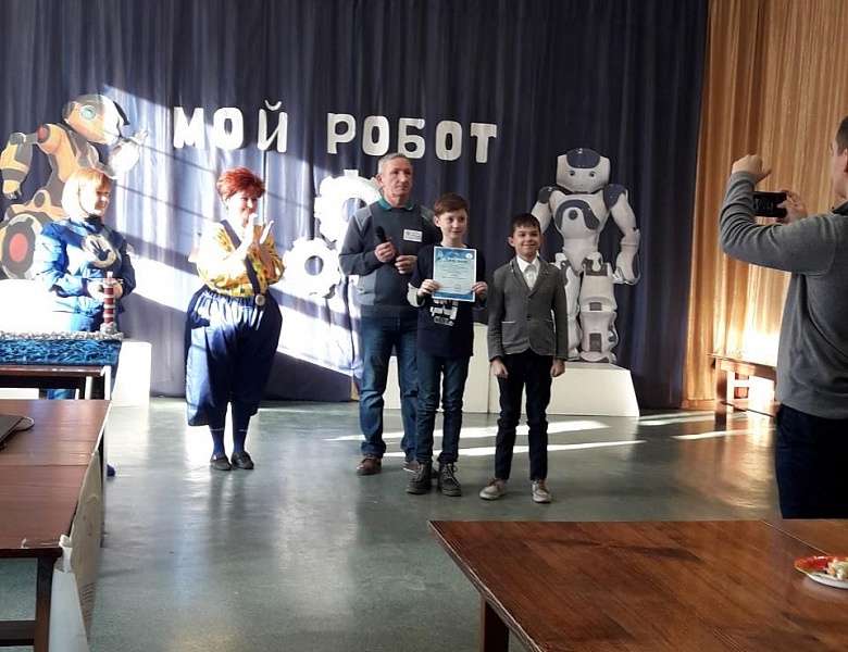 Первое место за нами 