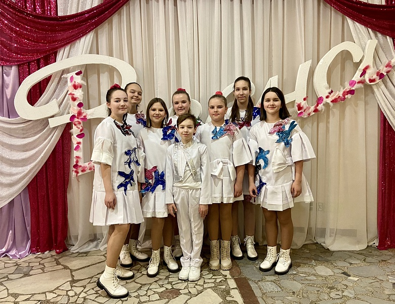 18 марта в «Доме искусств» состоялся праздничный концерт «Русская весна» в честь воссоединения Крыма с Россией