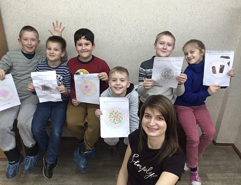 Широкая масленица может быть и в узкой, но дружелюбной компании!