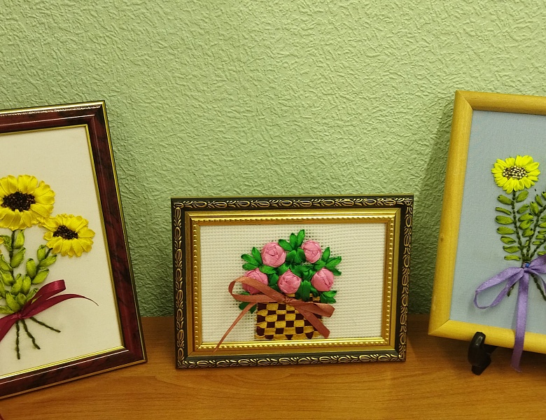 В предверии празднования Дня матери, в коллективе «Школа творчества», прошла выставка «Букет для мамы!»