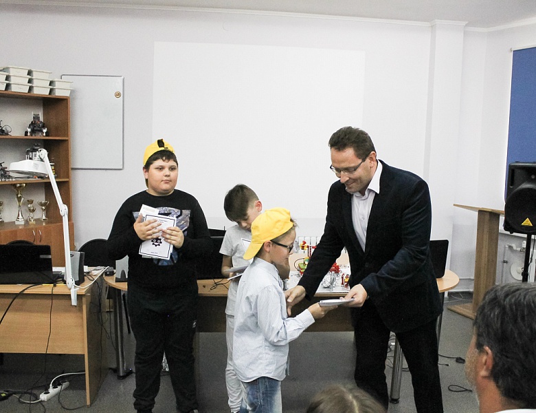 22 июня состоялся выпускной первой смены лагерей «РоботИкс» и «Косморобо». 