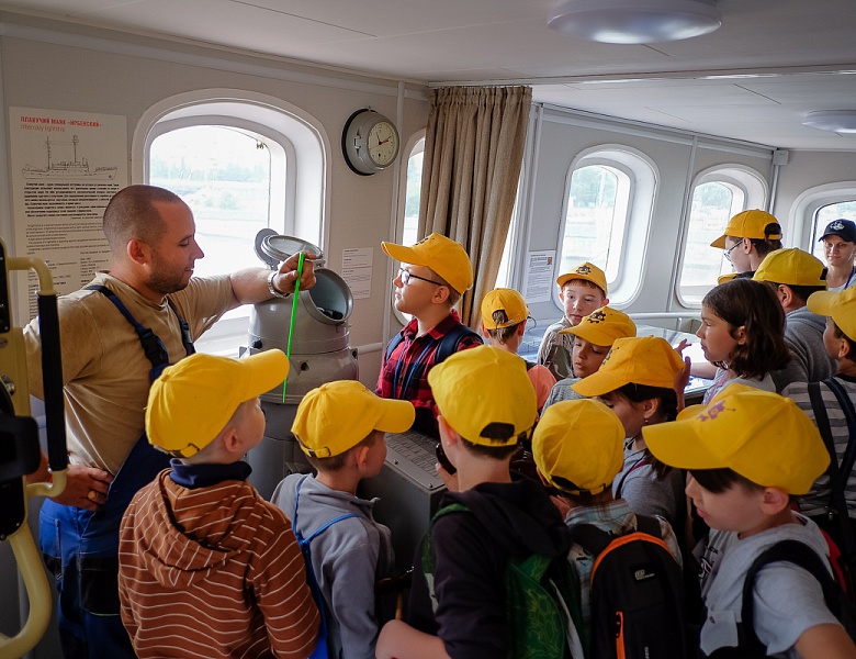 Ребята из «РоботИкс» посетили маяк «Ирбенский» в Музее Мирового океана.