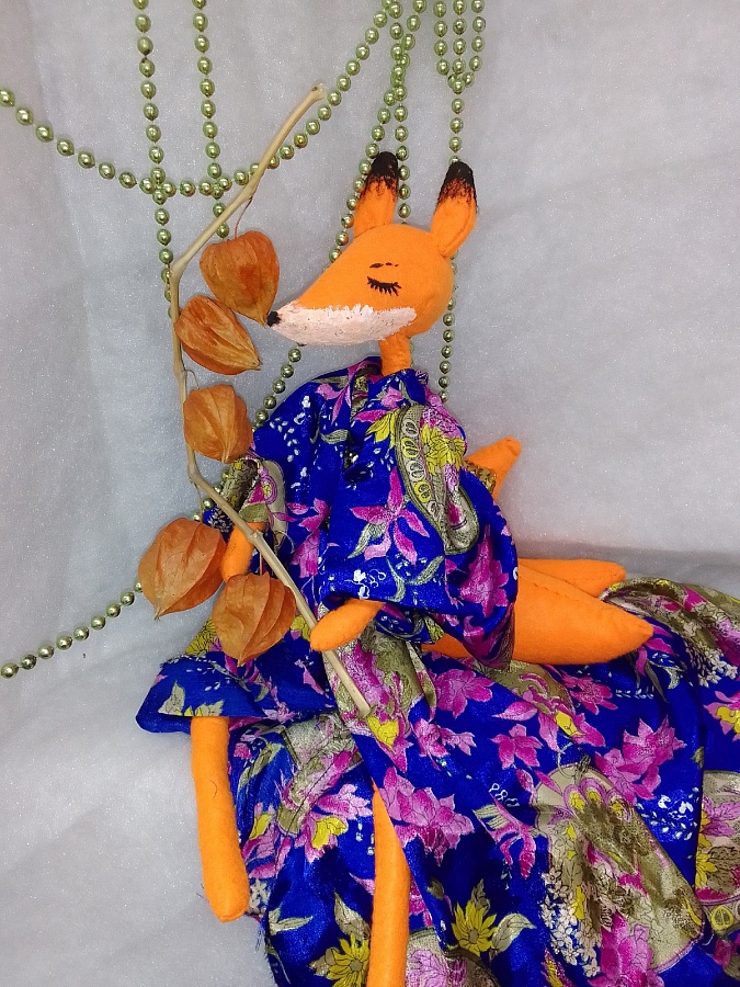 15 декабря в детской библиотеке им. А.П. Соболева открылась выставка "Лисьи сказки"