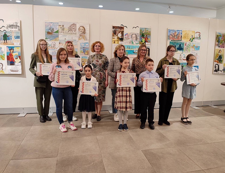 Награждение победителей конкурса детского рисунка"Эпоха Петра Великого"